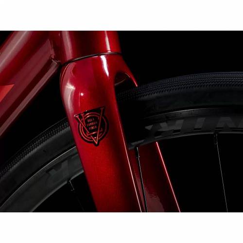 BICIKL TREK TRKAĆI DOMANE AL 2 49 CRIMSON TO DARK CARMINE FADE / 2026 Cijena