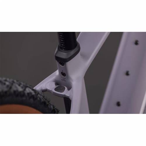 CUBE REACTION HYBRID PERFORMANCE 600 PLUMGREY´N´BLACK 2026, S Cijena