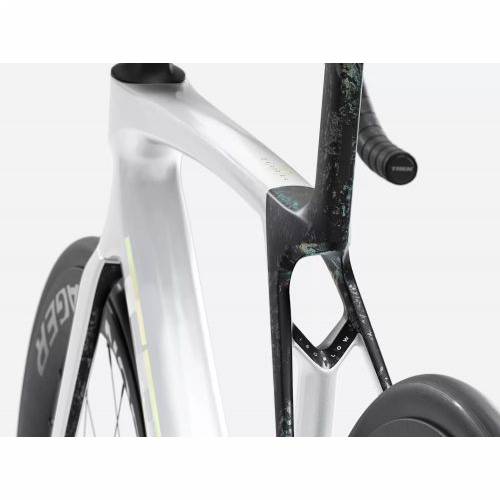 BICIKL TREK TRKAĆI MADONE SL 7 S GLOSS CRYSTAL WHITE/MATTE DEEP SMOKE / 2026 Cijena