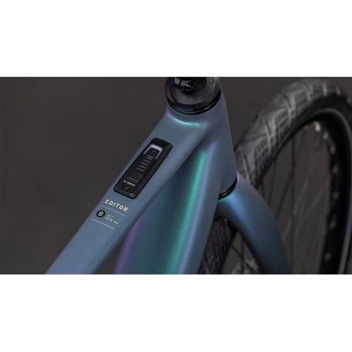 CUBE EDITOR HYBRID SLT 400X SMARAGDGREY´N´PRISM 2026, 62 cm Cijena