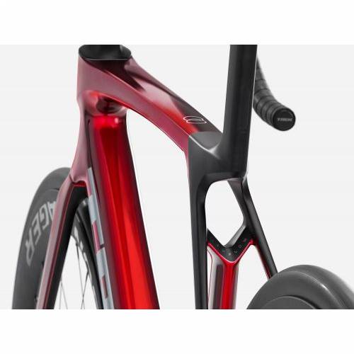 BICIKL TREK TRKAĆI MADONE SL 7 M GLOSS FURY RED/MATTE DEEP SMOKE / 2026 Cijena