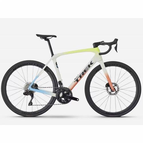 BICIKL TREK TRKAĆI DOMANE SL 6 58 ERA WHITE/GLOWSTICK/CORAL FADE / 2026 Cijena