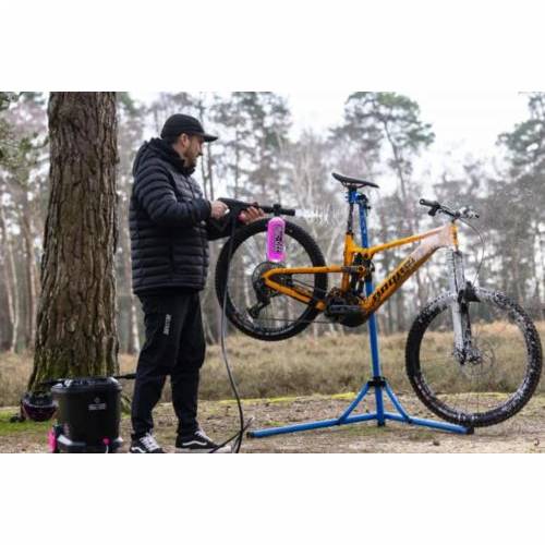 ČISTAČ VISOKOTLAČNI PRIJENOSNI MUC-OFF MOBILE BIKE PRESSURE WASHER EU + 1L SREDSTVO ZA ČIŠĆENJE NANO TECH Cijena